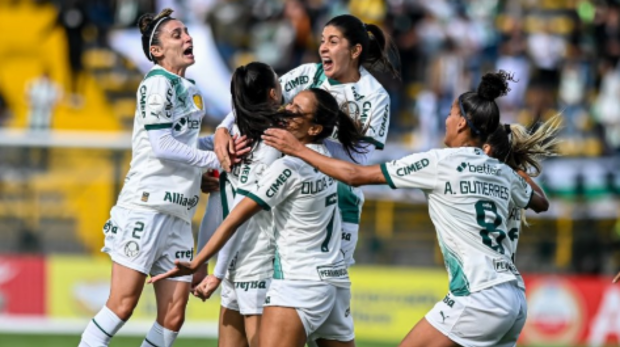 Corinthians vence o Palmeiras e larga na frente na semifinal do