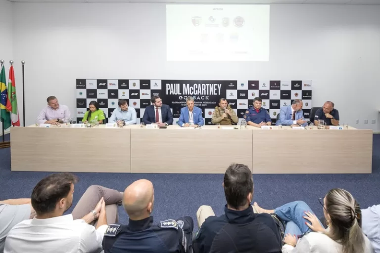 Paul McCartney em Florianópolis Coletiva de Imprensa na Secretaria de Segurança Pública